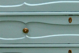 Huonekalujen maalaus