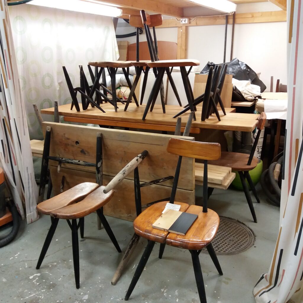 Kaksi Pirkka-kalustoa